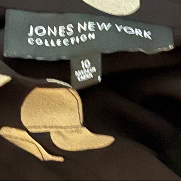 Vintage 💯 Silk Classic Minimalist Polkadot Sleeveless Blouse - Picture 7 of 7